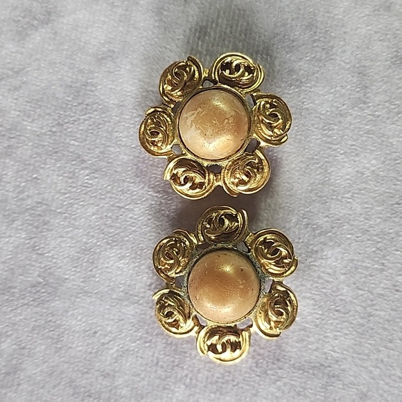 CHANEL Jewelry - Chanel Gold Faux Pearl Tan Interlocking CC Border Clip On Earrings Vintage